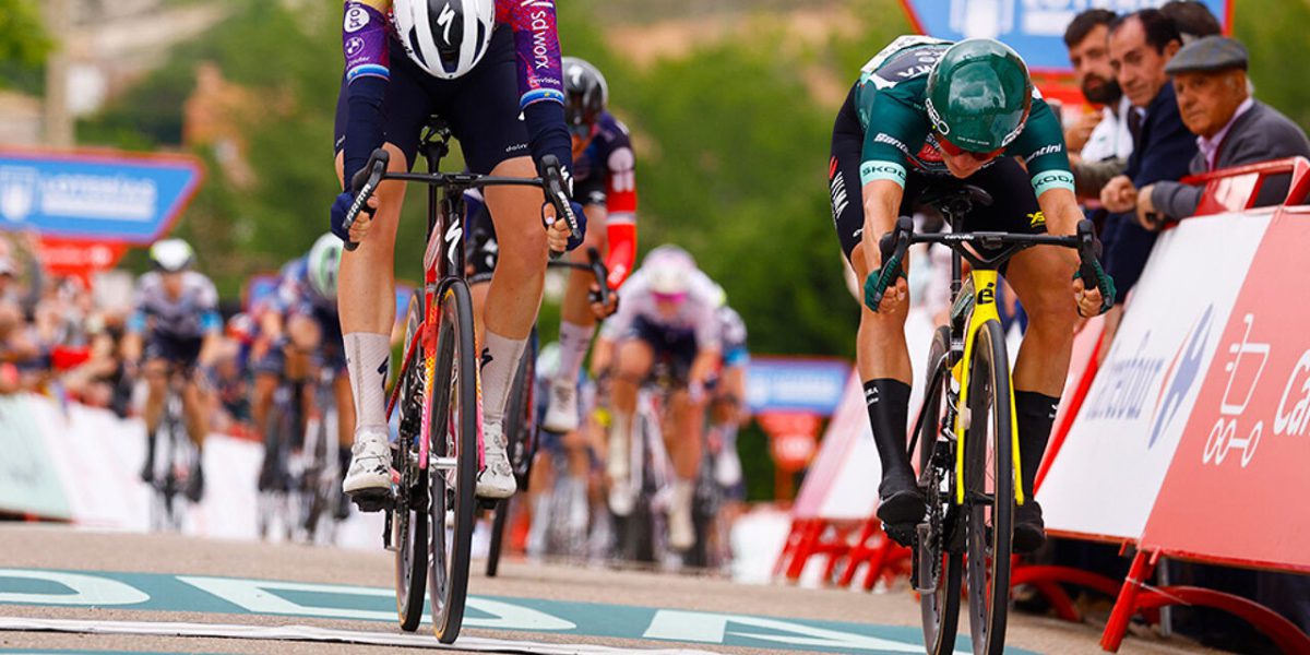 Marianne Vos sprint opnieuw naar een tweede ritzege in de Vuelta, Demi Vollering gaat slotrit in als leidster
