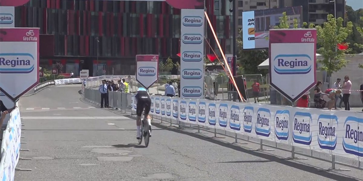 "Putten in de weg kunnen bepalend zijn": ploegleider ziet gevaar in roze jacht van Wout van Aert