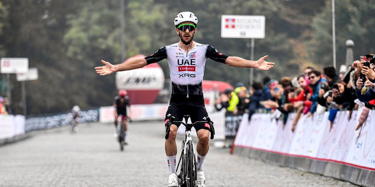 Op naar de 100? Adam Yates zet nieuwe parel op zegekroon van UAE Team Emirates