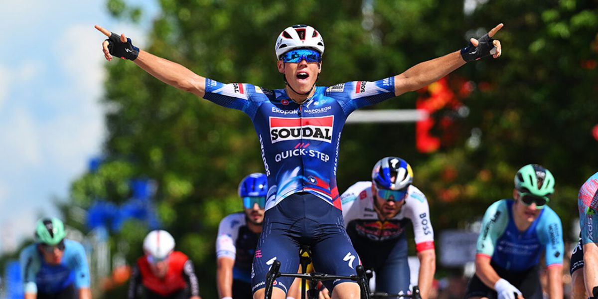 Paul Magnier ontwijkt chaos in slotkilometer en sprint naar 15e zege van seizoen in Ronde van Guangxi