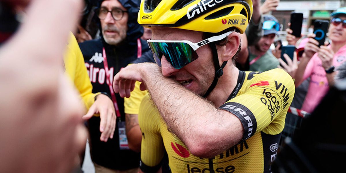 Simon Yates ziet nakende Girowinst als "sprookje" en strooit met lof voor Van Aert: "Maar ik had twijfels vanmorgen"
