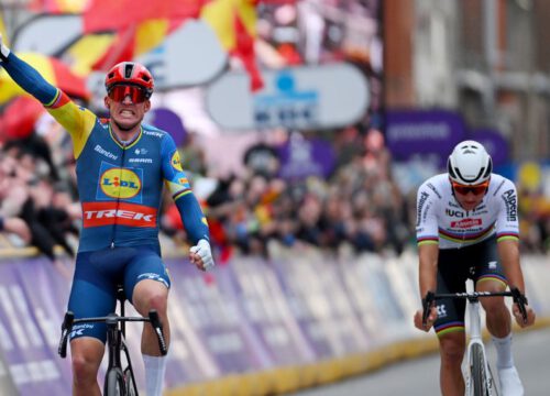 Pedersen verslaat Van der Poel in wielerklassieker Gent-Wevelgem na sprint-à-deux