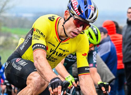 Giro onzeker voor Van Aert, Belg breekt ook zijn borstbeen