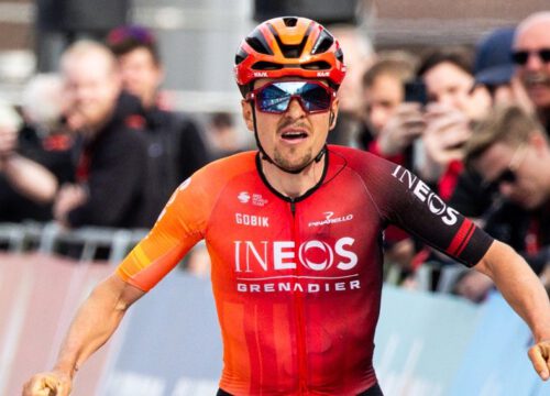 Niet topfavoriet Van der Poel, maar Pidcock wint Amstel Gold Race