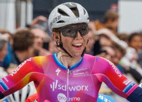 Wiebes drie jaar langer bij SD Worx: ‘Kan ook gaan winnen in Vlaanderen en Roubaix’