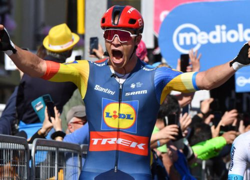 Milan sprint in mini Milaan-Sanremo naar ritzege in vierde Giro-etappe