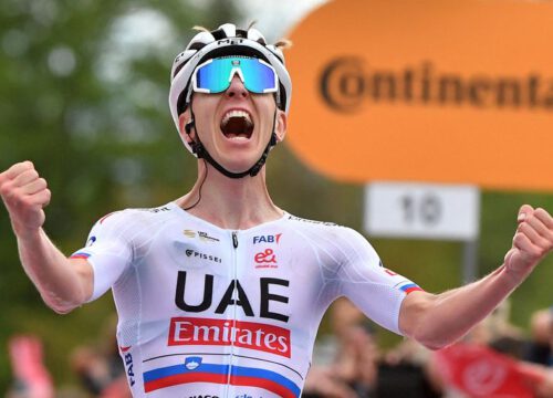 Pogacar grijpt de macht in de Giro en volgt Dumoulin op met ritzege op Oropa