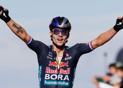 Roglic wint bergrit en neemt eindelijk rode trui over van O’Connor in Vuelta