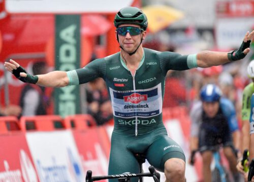 Late aanvallers kunnen net niet verrassen in Vuelta, derde zege sprinter Groves