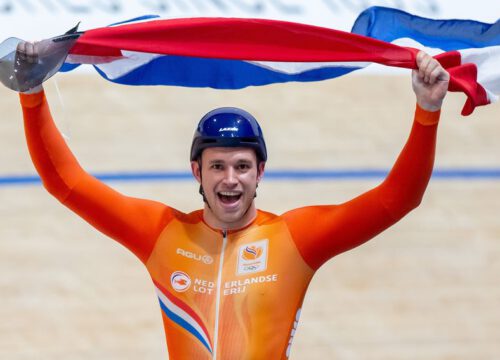 Lavreysen vliegt naar wereldtitel op de kilometertijdrit en onttroont Hoogland