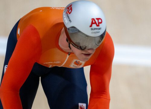 Baansprinter Hoogland grijpt naast wereldtitel keirin, Lavreysen vroeg uitgeschakeld