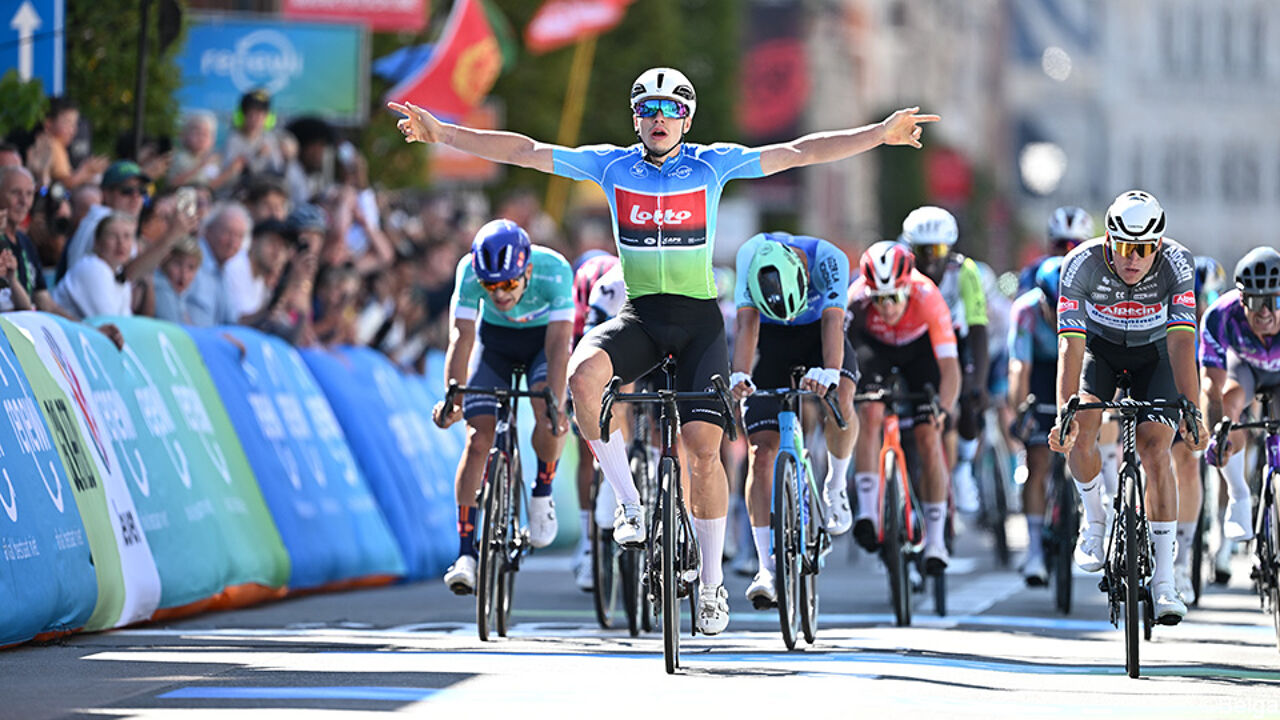 Arnaud De Lie katapulteert zich op de valreep nog naar ritzege én eindzege in Renewi Tour