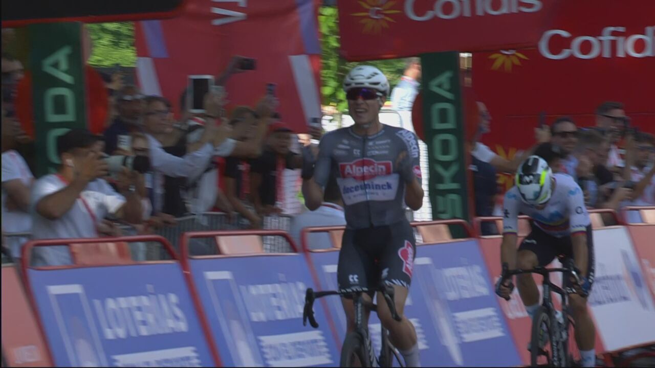 VIDEO - Jasper Philipsen sprint naar rode trui: "Uit het boekje!"
