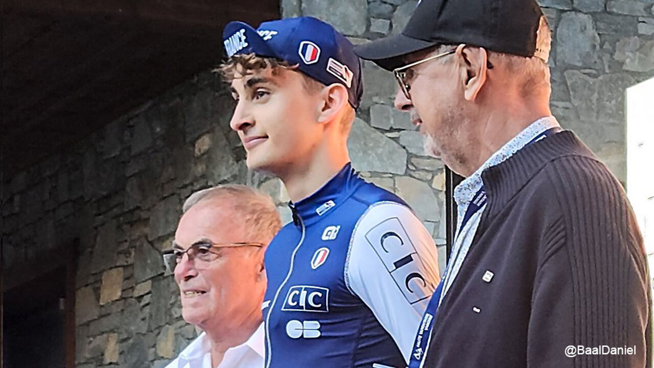 Paul Seixas is meteen op de afspraak en wint klimproloog Ronde van de Toekomst, Jarno Widar 6e