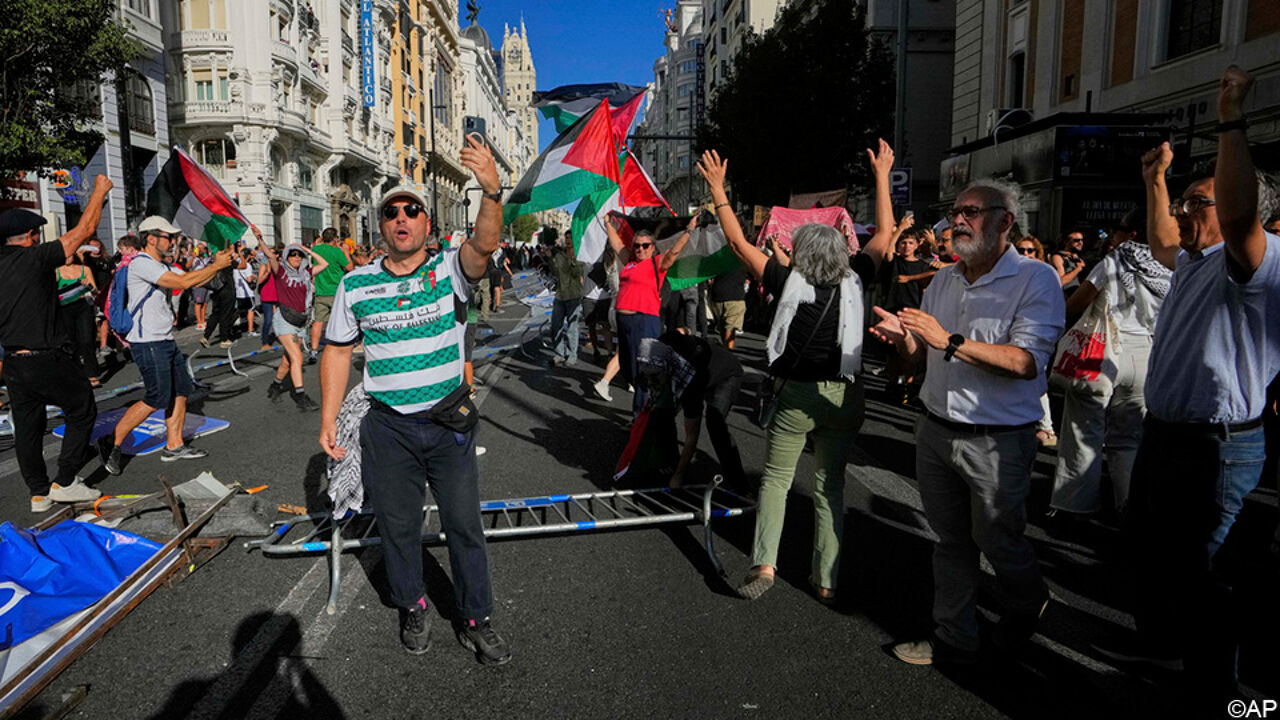 Komt ook Tourstart in Barcelona in gevaar na door protesten gegijzelde Vuelta? "ASO zal garanties vragen aan Spaanse politiek"