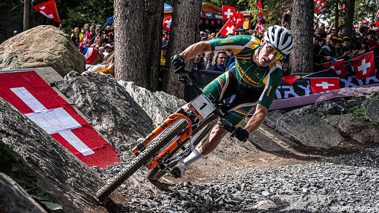 Zuid-Afrikaan Alan Hatherly verlengt wereldtitel mountainbike, snel vertrokken Mathieu van der Poel eindigt ver weg