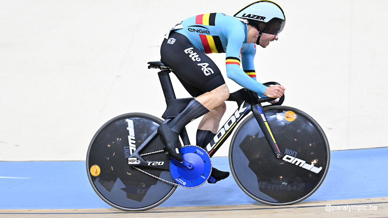 Niels Verschaeren sprint naar goud op WK G-baanwielrennen, brons voor Lennert Vanlathem