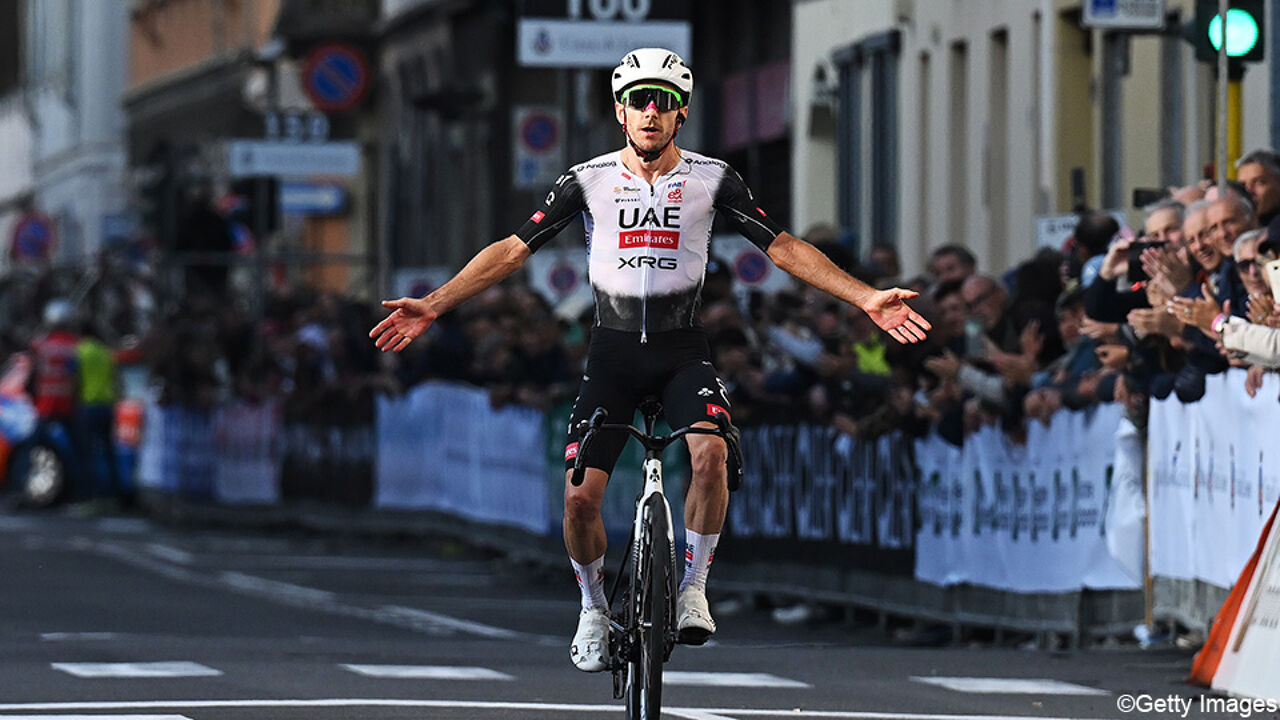 Alweer prijs voor UAE (met wat geluk): Adam Yates steekt Coppa Agostoni op zak
